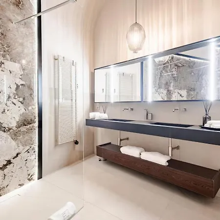 Elz Fontana Di Trevi Luxury & Design * Rom